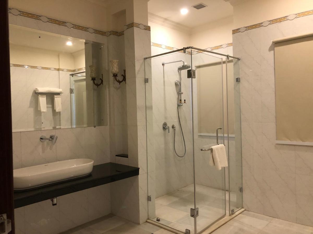 Hotel Raj Bagh Palace Джайпур Екстериор снимка