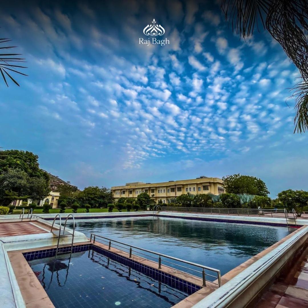 Hotel Raj Bagh Palace Джайпур Екстериор снимка